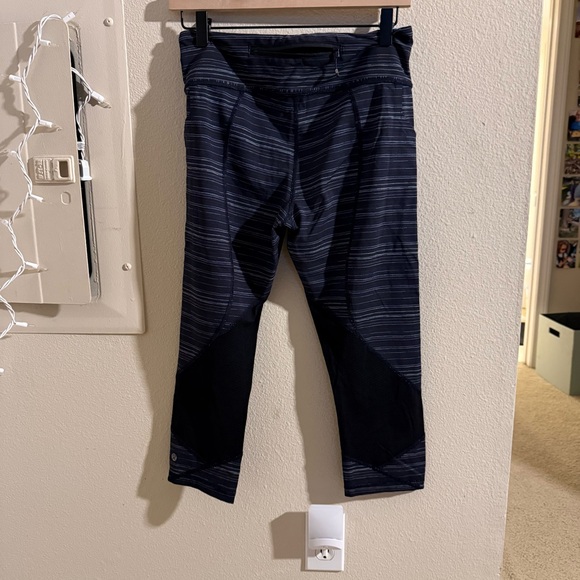 lululemon athletica Pants - Lululemon Athletica Pace Rival Crop Black Patterned Leggings